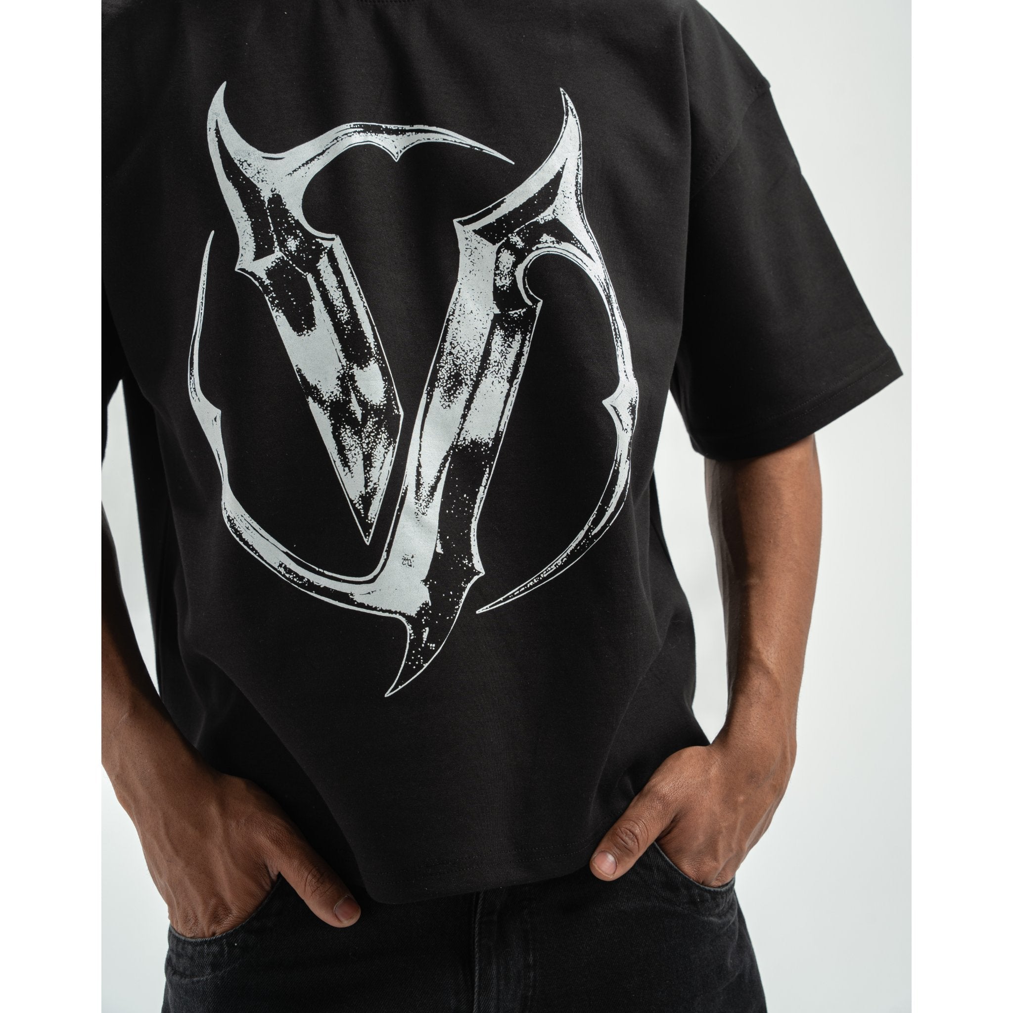 Black V t-shirt